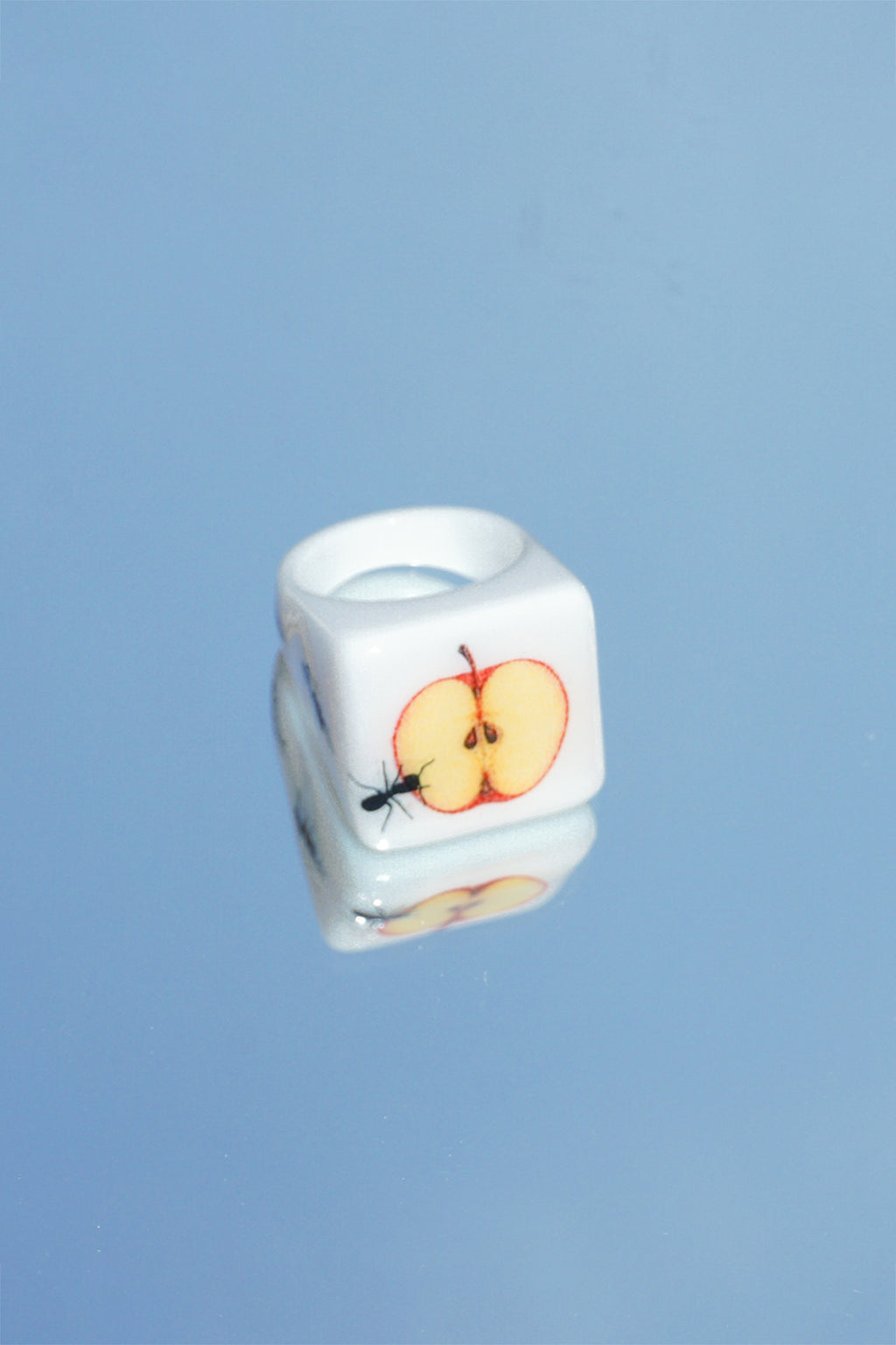 APPLE HUNT RING (White/Transparent)