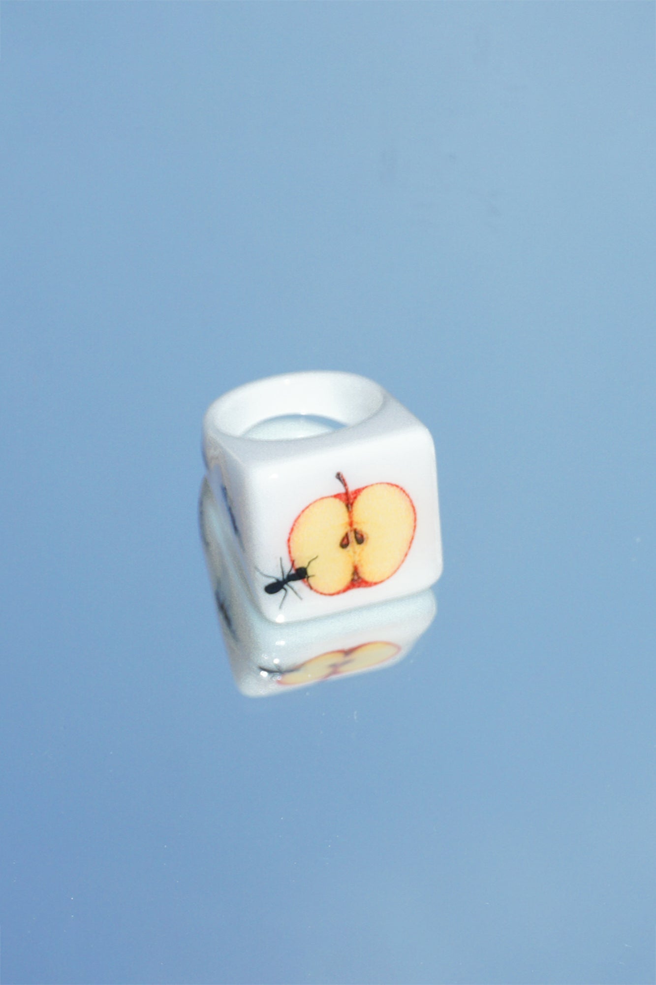 APPLE HUNT RING (White/Transparent)