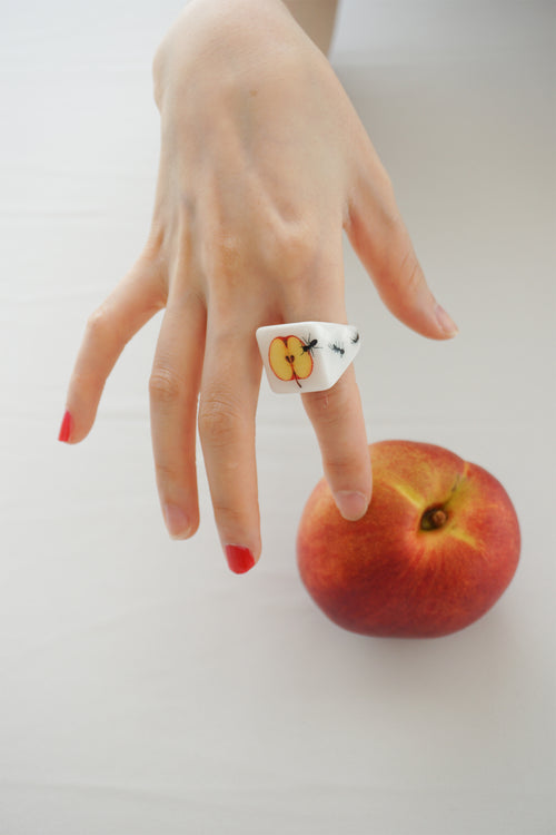 APPLE HUNT RING (White/Transparent)